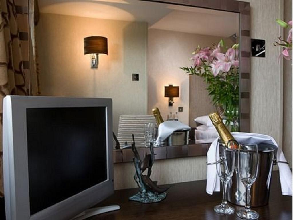 Malin Court Hotel And Restaurant Эр Номер фото
